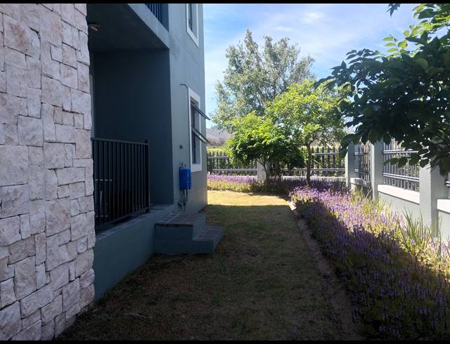 2 BEDROOM APARTMENT FOR SALE IN BURGUNDY ESTATE